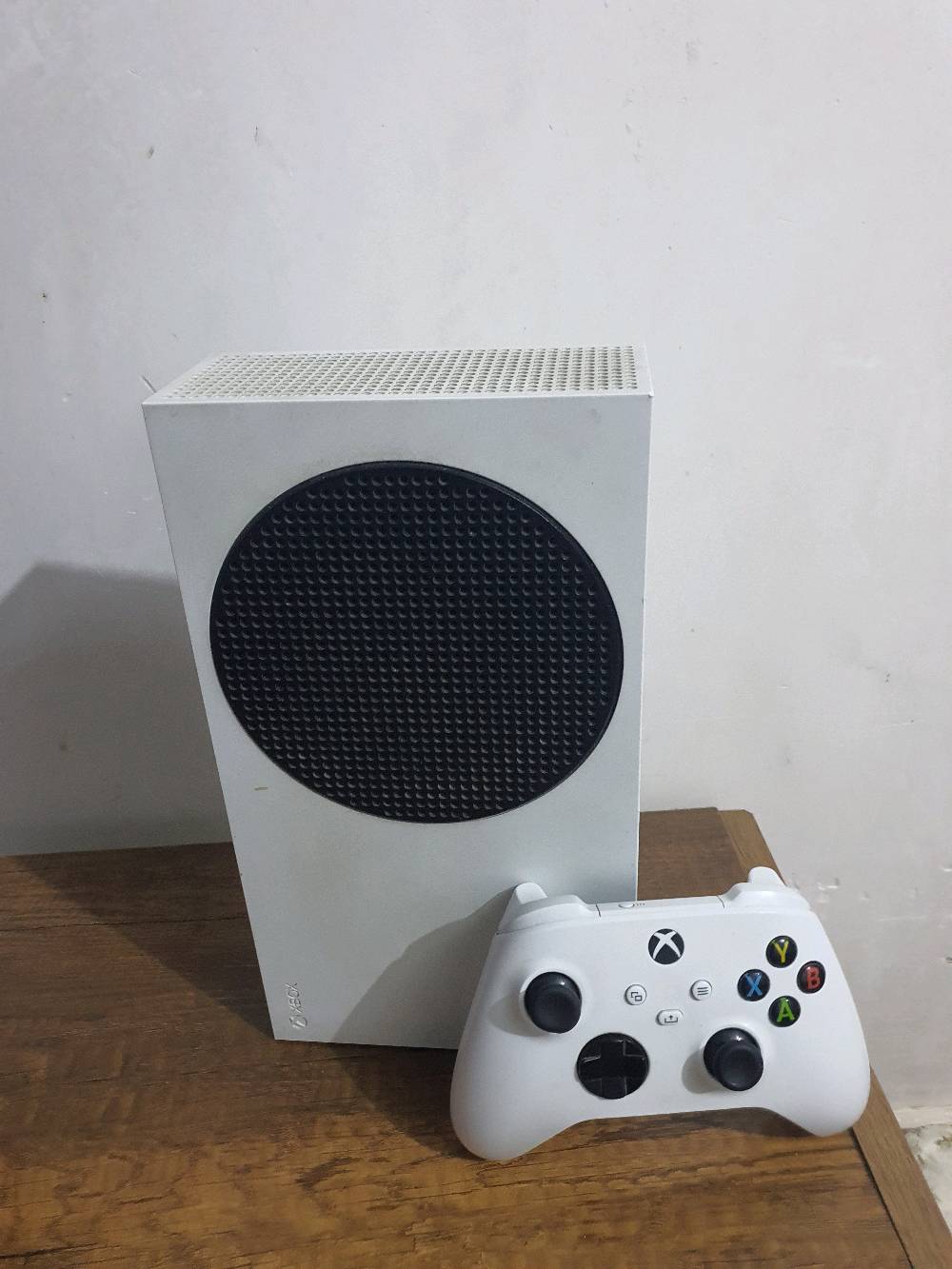 اكس  بوكس سيريس اس 

مواصفات موجودة بالصورة الي جوة

 العب gta 6 اول ما تنزل 

جهاز نضيف ما مبدل بي شي ولا مفتوح و ويا يدات 2 اصليات وكل ملحقاتة كاملة ويا

مكاني : بغداد-المحمودية

السعر: 490الف قابل للتفاوض 

للتواصل واتساب : ***********

*اذا عندك تجميعة زينة اتواصل وياي ابدل وياك *