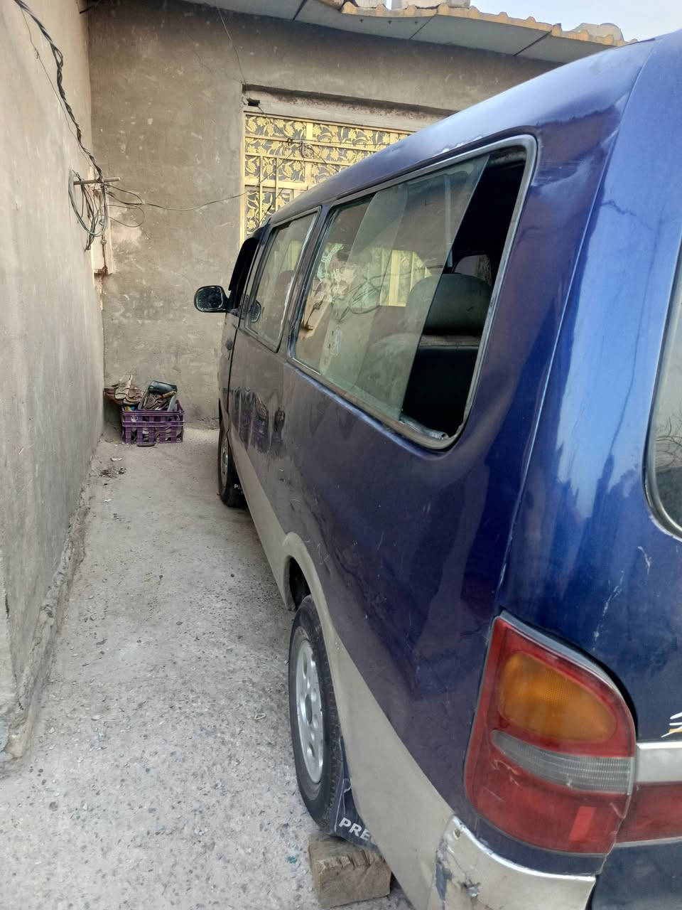 سلام عليكم سياره للبيع مديل 96رقم نكليزي بغداد مكاني بغداد حي نصر ***********
