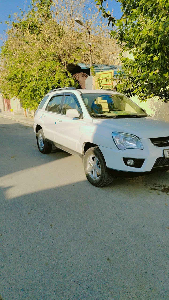 السلام عليكم 
كيا سبورتج خليجي موديل 2009 رقم دهوك
بيها جاملغ صبغ وجاملغ اشوية بارد بدون دواخل شرط  
كير محرك تبريد شرط
السعر 110 وبيها مجال 
***********
***********
