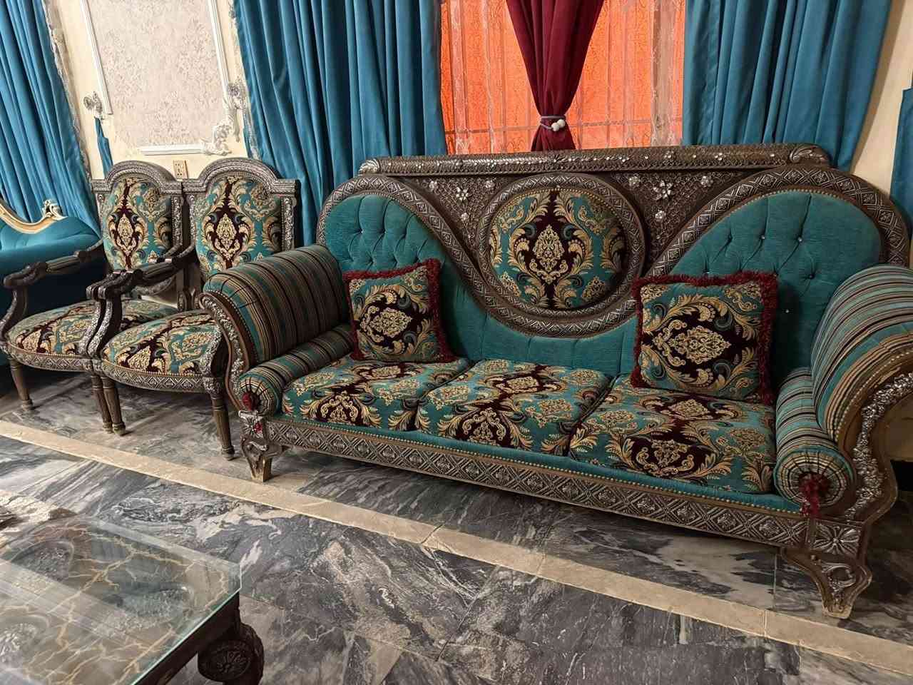 السلام عليكم
عدي تخمين قنفات  عشر مقاعد مليون وثاني هم عشر مقاعد  ٥٠٠
 نظيف جدا مع سيت طبلات واحدة كبيرة واثنان واسط
العنوان بغداد شارع فلسطين للاستفسار 
هاتف ‭***********
