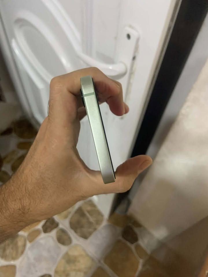 ايفون ١٢ • ٦٤ • بطارية ٧٧٪