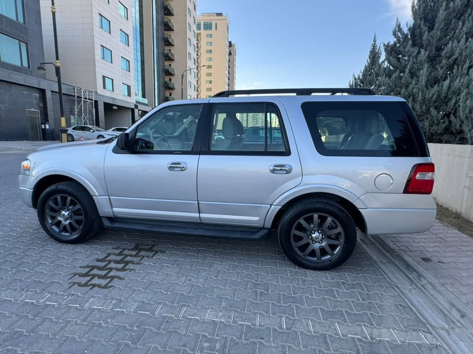 اكسبيديشن • XLT • ٢٠١٢