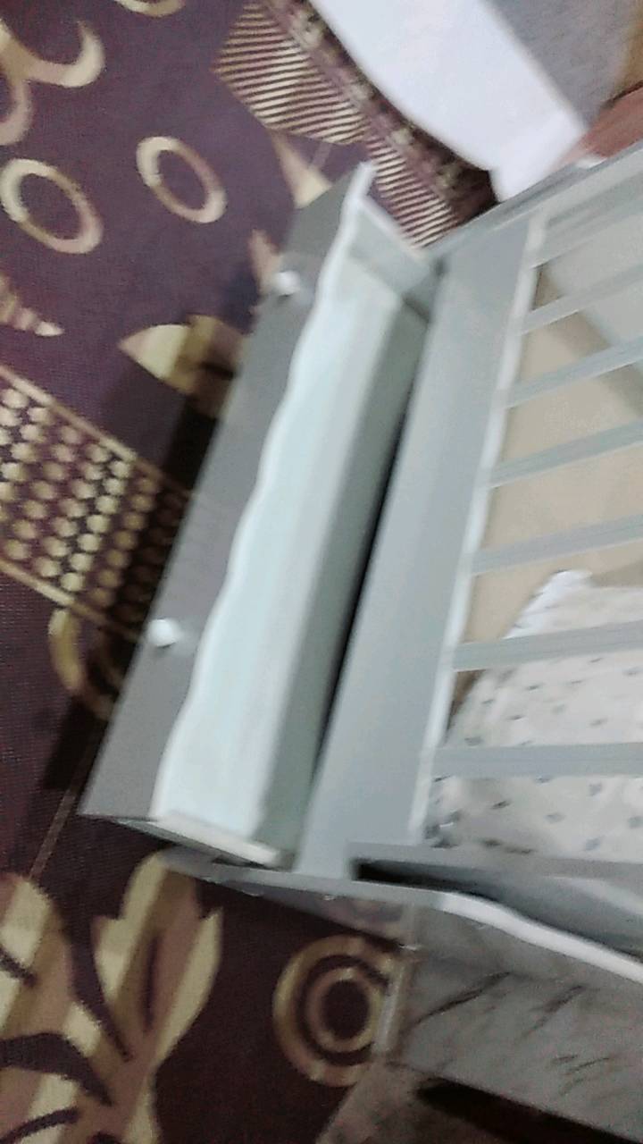 جربايه اطفال طول 120 يوجد فيه مجر و يوجد فيه دوشك خالص بيه تكفي لحد عمر اربع سنوات السعر 000، 120وبيه مجال الاستفسار الرقم ***********