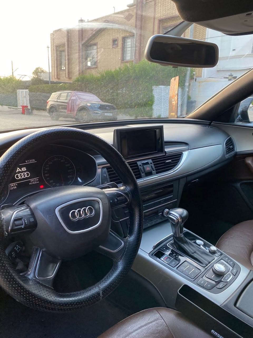 Audi-A6–2014                                                 بو فروشتن مةچينة ٢٠ توربو فوول مواسةفاتة بةس سلايت نيية سةيارةكة ٣ پارچةي بوياغة بي ژوري بي ارباك گيرو مةجينةو تةبريد بةشةرتة بةس مةچينةي هةندةك دوكةلي هةية بةناوكردن غةرامةي بةشةرت ٥ وةرةقة غرامةي لةسةرة پاشي مةعمةلةي وةردةگريةوة شوين هةولير *********** أربيل, العراق

