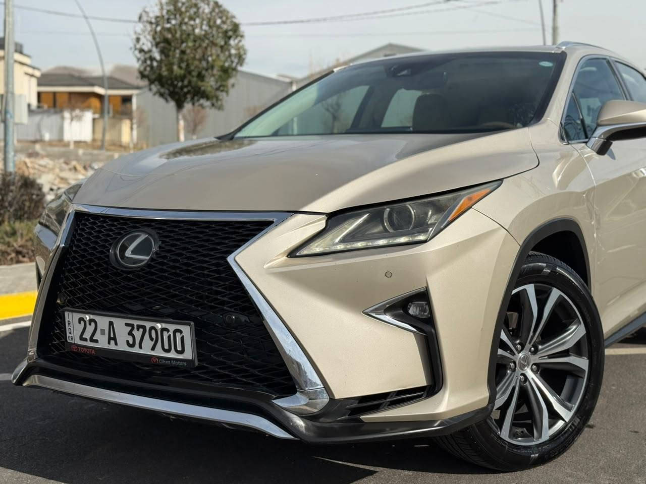 لێگزس RX 350 مۆدێل 2016 
فوول مواسەفات کەنەدی مەکینە V6 3.5L
١٣٥ هەزار کیلۆمەتر ڕۆشتووە گێڕ ومەکینە بە شەرت
ڕاداری ئاوێنە - ئۆتۆ ستۆپ - حەساس پێش و دوا - سڵاید - کوشنی سایەق و سەکن کارەبای سارد و گەرم و جڵد و ناوی قاوەی و سوکان و دەرگاکان ساجی ئەسڵی - لایت ئۆتۆ - شاشە و کامێرا - دەرگای دواوە شەفت - ماوسی شاشە - مۆدی سپۆرت و ئیکۆنۆمی هەر ٤ جام ئۆتۆ - سەماعە مارک لیڤیسن
ڕەقەمی هەولێرە و لە سلێمانیە
دوو پارچەی بۆیاخە بێ سارد ئێرباگ بەس شان تەقیوە
سەیارەکە زۆر پاک و جوانە ماڵی دۆستە 
سعر..217 کەمێك مەجال
شوێن..سلێمانی
تلفون***********
واتس اپ *********** السليمانية, العراق

