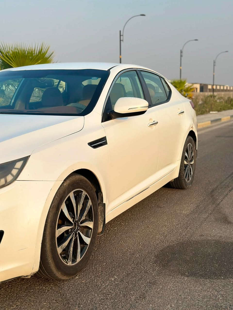سلام عليكم
كيه اوبتيمه  2013. وارد خليجي 
كفاله غير الحالوب وبارد بل جاملغ الايسر الامامي 
حداده جديده تايرات نضاف السياره عليها ادامه كامله كير مكينه والمكينه مبدل كازكيت شغل مضبوط تبريد ويه السويج بصمه السياره  
السعر 120 وبيها مجال 
رقم سليمانيه رقم انكليزي 
***********
