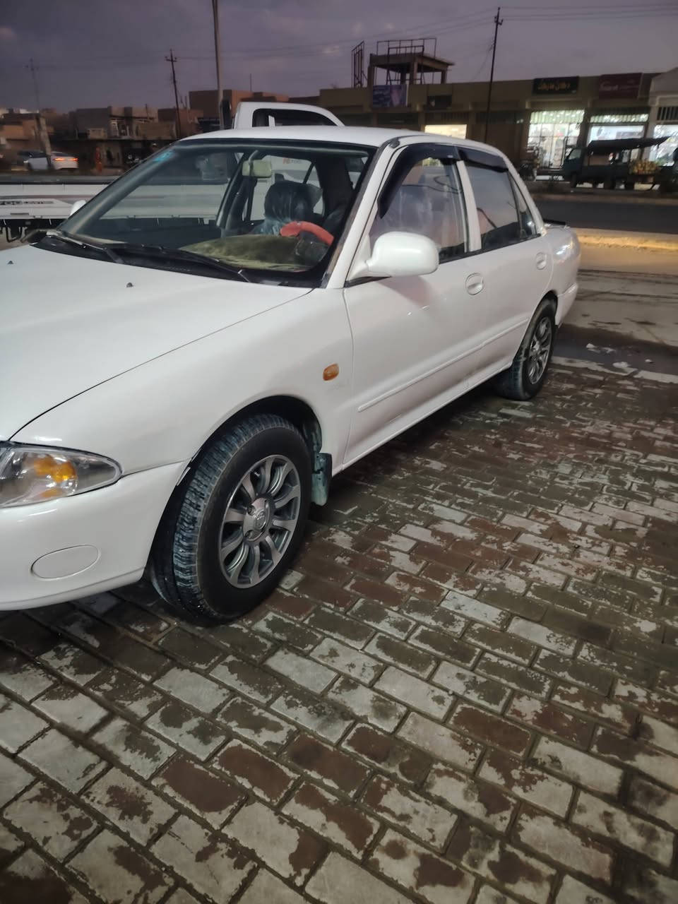 ٢٠٠٢ موديل سنويه بسمي نوزل مو كابريتر تبريد شغال تخم تاير كير ومكينه لوك دوشمه جديده سياره متعوب عليهه ما تحط الف عليهه ترايك وين ماتيد السعر ٥٥ وبيهه مجال اشويه قليل اتواجد عل فيس رقمي ***********
