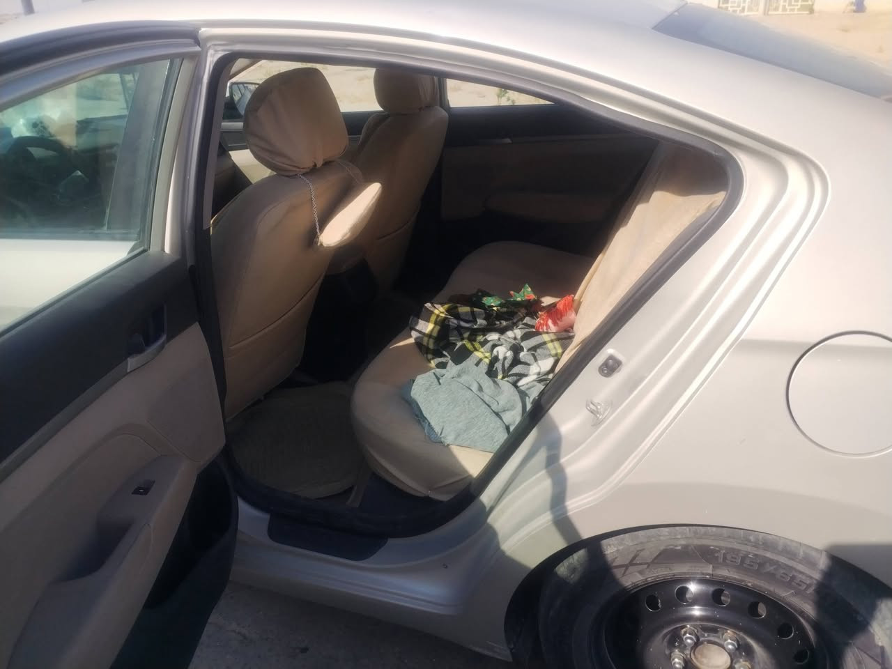 السلام عليكم
سيارة النترا موديل ٢٠١٧ ستيرن كهربائي وارد امريكي للبيع  رايده ٩٥ وبيه مجال الاتصال على الرقم ***********
