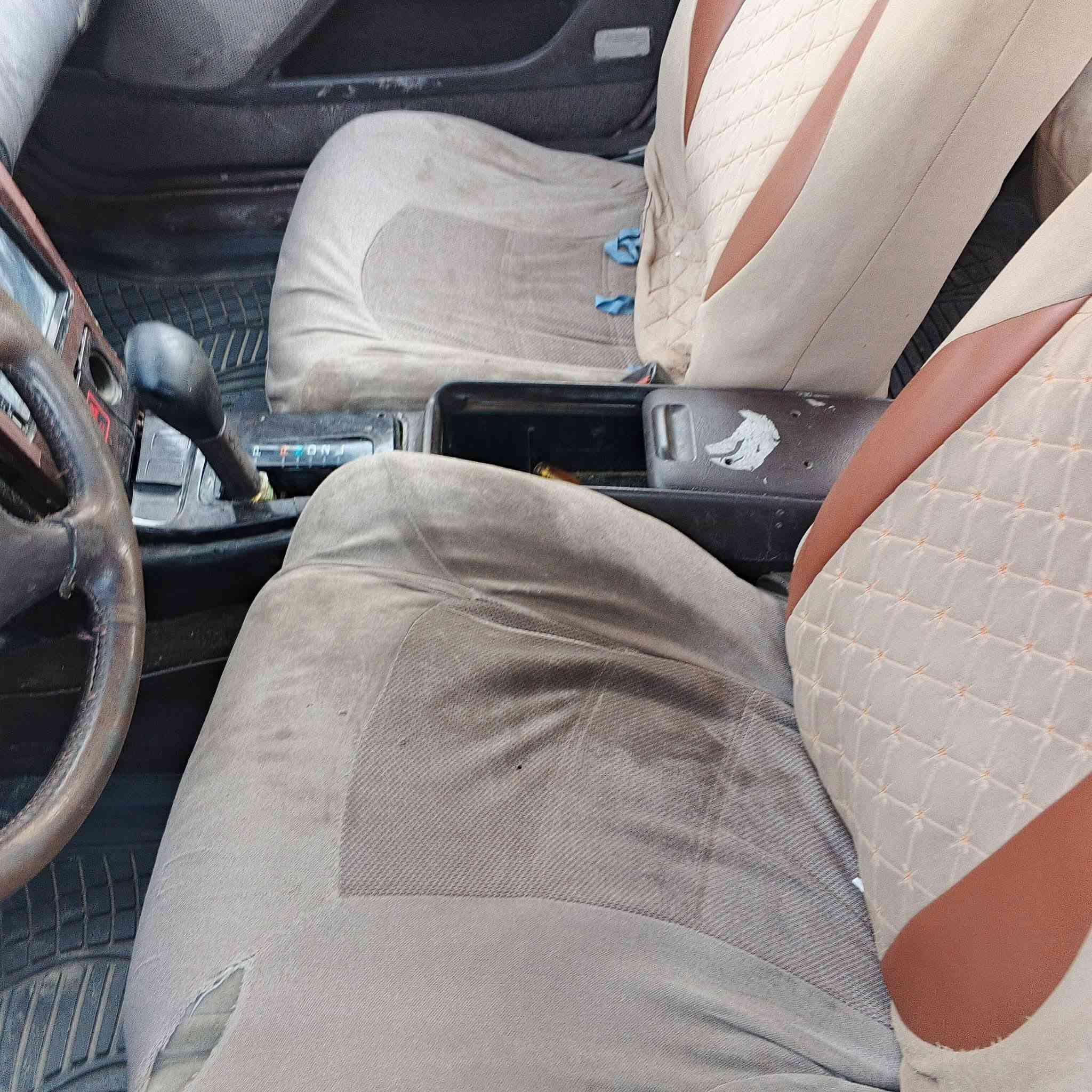 السلام وعليكم
سياره كرسته نفخ موديل 93  محرك بطه 2500  تبخير بدون صرف كير مكفول  سنويه ساقطه 2019 
صدر 70 بل ميه   شرط تحويل  مكاني ديالئ شهربان تقاطع مياح رقم *********** سياره 23 بيها مجال بسيط
