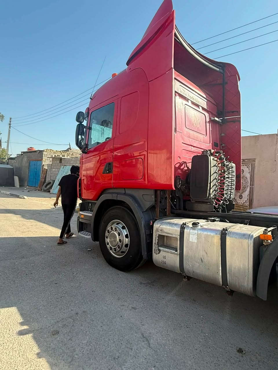 اللبيع سكانيه مديل 2007 مكينه 500 كير 3x3  رقم بصره قلاب 3 لوحات تخم تاير جاهزه لشغل مكفوله كفاله عامه سعرها ٢٧٠ وبيها مجال اي ستفسار لانتصال عل رقم ***********
