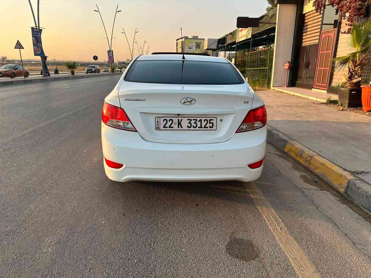 السلام عليكم 
سياره اكسنت كوري محرك ١٦ دوش كير اي تي 
موديل ٢٠١٤ فول مواصفات سياره جديده مال بيت استخدام شخصي بدون ضرر بدون صبغ محرك لا صرف ولا نفخ وكير شرط وتبريد شرط رقم وسنويه جديد تحويل مباشر من الشرعي السياره جاهزه من كلشي مكانه موصل ايسر الاستفسار اتصل ***********
***********  السعر ١١٠ مجال بسيط
