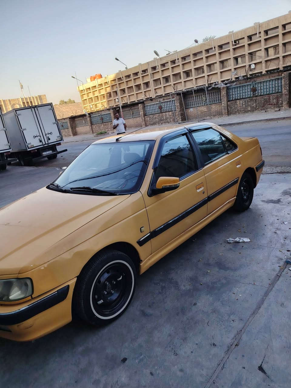 السلام عليكم
بيجو بارص ٢٠١٥ سياره بسمي صدر امامي خلفي كله جديدحته الدبلات مبدله  كهربائيات كله شغاله التبريد غاز يرادله
بيه طخه بلصندوق من اخذته مصلحه بدون دواخل وشخط مكحل بجاملخ الامامي يم السايق
السياره صارله سنتين يمي ما اشتغل بيه تكسي بس للداوم 
مكاني الكراده
***********
السعر ٤٥ بي مجال
