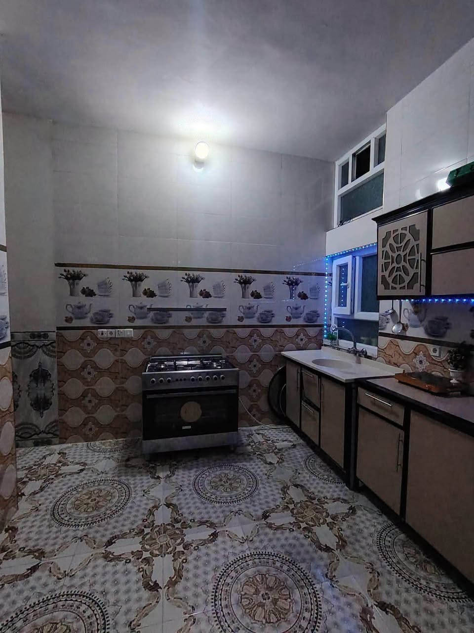 حي العسكري • ١٠٠م • طابق ونص