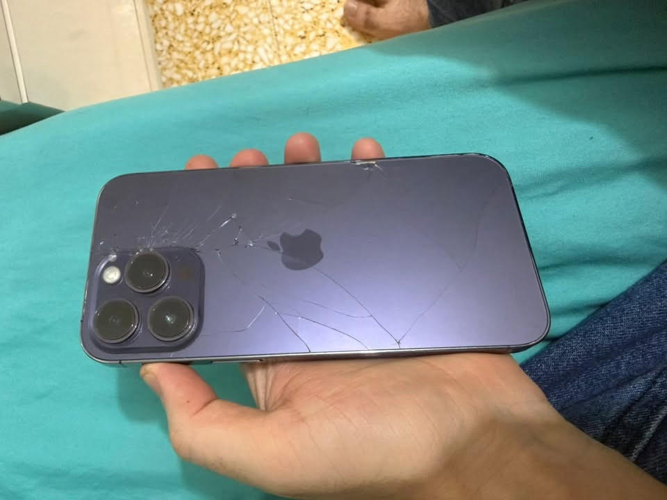 متاح ايفون للبيع
14 برو ماكس
بطاريه:80 
داكره:256
دبل سيم 
ومثل ماموضح بلصوره ضهر مكسور بس وماملعوب بي ابد ومامفتوح راسلني او خابرني ع هدا رقم
***********

نص مكتوب في الصور:
- 5:42
- حول
- الاسم
- إصدار iOS
- اسم الطراز
- رقم الطراز
- الرقم التسلسلي
- انتهت صلاحية التغطية
- الأغاني
- الفيديوهات
- الصور
- التطبيقات
- السعة
- متوفرة
- عنوان WLAN
- 70:B3:06:B9:5A:28
- 175.15 غ.ب.
- 256 غ.ب.
- 22
- 446
- 69
- 0
- J9V34YWCKF
- MQ8A3CH/A
- iPhone 14 Pro Max
- 26.6
- < iPhone
- >
- حالة البطارية والشحن
- كما هو الحال مع البطاريات القابلة لإعادة الشحن، بطارية الهاتف قابلة للاستهلاك وتصبح أقل فاعلية مع الوقت. معرفة المزيد...
- الحد الأقصى للقدرة
- هذا قياس لقدرة البطارية مقارنة بقدرتها عندما كانت جديدة. قد تتسبب القدرة المنخفضة بتقليل ساعات الاستخدام بين عملية الشحن والأخرى.
- 80%
- أقصى قدرة للأداء
- ستساعد الأنظمة المضمنة في النظام والمكونات في تخفيف آثار الأداء التي قد تلاحظها أثناء التقدم الكيميائي في عمر بطارية iPhone.
- شحن البطارية المحسن
- للحد من استنزاف عمر البطارية، يتعلم الـ iPhone من عادات الشحن اليومية، بحيث ينتظر ولا يتجاوز 80% حتى يحين موعد حاجتك إلى استخدامه.