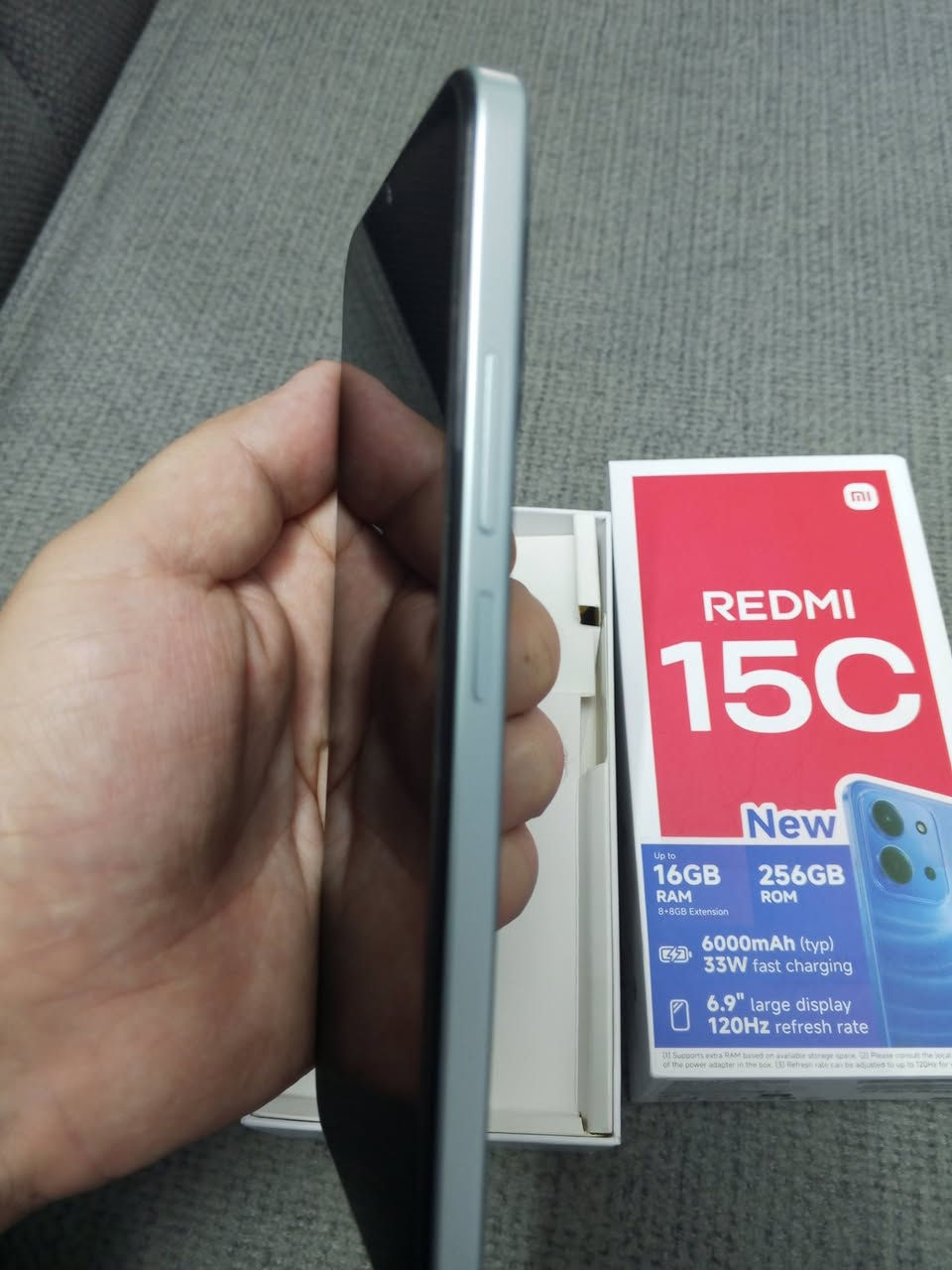 السلام عليكم
تليفون ريدمي (Redmi 15C)
لونه الأخضر النعناعي
المواصفات 
بحجم الشاشة 6.9 
الذاكرة العشوائية (الرام): حتى 16 جيجابايت (مع الذاكرة الافتراضية)
ذاكرة التخزين الداخلي
256 جيجابايت 
الكاميرا الخلفية بدقة 50 ميجابكسل (مزدوجة بالذكاء الاصطناعي)
البطارية بسعة ضخمة 6000 مللي أمبير 
دعم الشحن السريع بقوة 33 واط
مستخدم فقط اسبوعين مكاني بغداد حي جميلة 
السعر بـ ١٨٠ وبي مجال بسيط 
تواصل خاص او على الرقم
***********
***********

