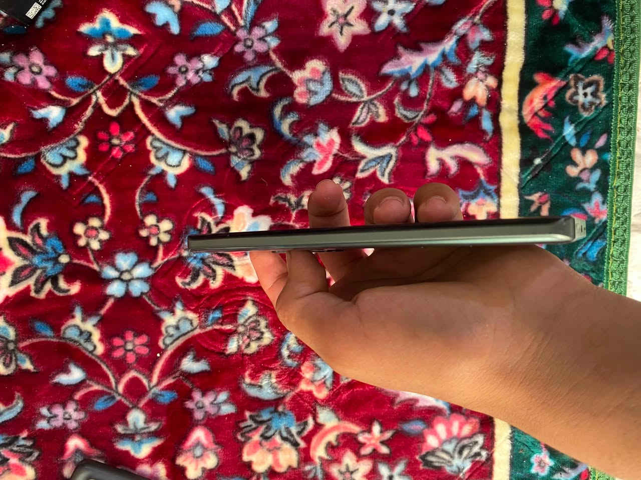 مبايل نضيف اسمه ريلميً جيتيً سكس  شاحنه 120 بي ضربا بل شاشه نصه تشتغل اني ماخذهً 810 رايده 600 مبايل قوي  فقط  عله اسمه  وشوف مواصفاته كلش حلوه ومستعجل عله بيعته اكو. توصيل ً. جميع المحافظات رقمي. واسابً فقط ***********
