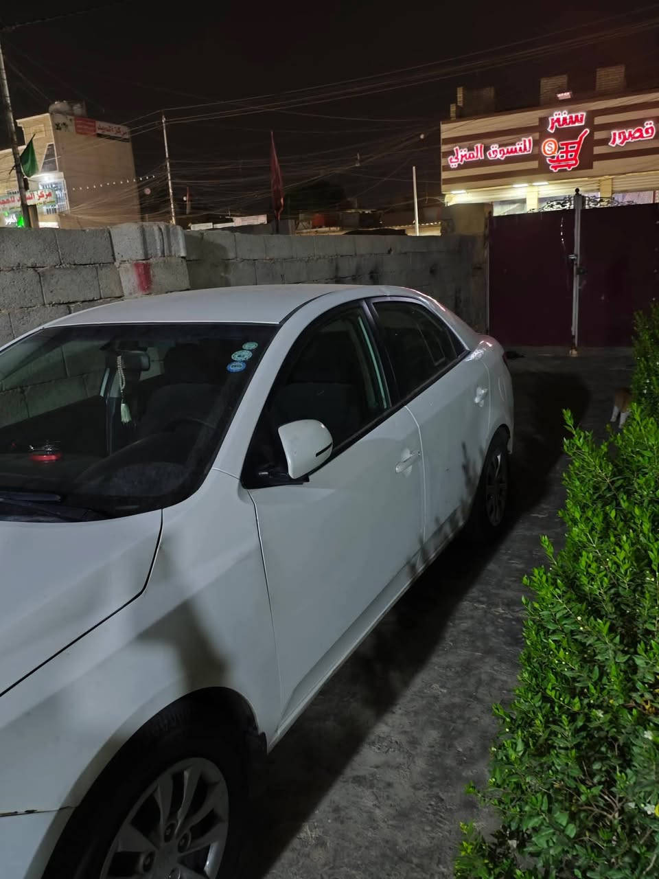 السلام عليكم
كيا فورتي موديل 2011 امريكي 
مكينه 2000 دوش 
ماشيه 163 الف 
سياره حادثها الاصلي جاملغين اماميات والبنيد نفسه معدل  وضربه باب الخلف السايق وتبديل قبق جنطة وجاملغ راجع بارد 
السياره 5 قطع اني ابيعلك حزام سياره نظيفه وما تعبك بالمصرف بس بيها ملاحظات بسيطه  
باتري بعده بالضمان تايراتها نظيفه تبريد خير من الله السياره ما توكفك أبد 
السياره رقمها سليمانيا بسمي شرط التحويل ثاني يوم 
 مكاني بغداد الشعب 
سعرها 80 وبيها مجال 
***********
***********
