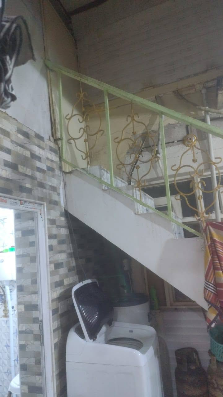 بيت للبيع دولان مستقل طابو صرف قرب جامع الحسن الجديده الرابعه قرب شارع حنون  المساحه ٨٨ متر طابقين استقبال وغرفتين ارضي وصحيات ومطبخ وغرفتين وصاله طابق ثاني بناء عكاده نظيف للتواصل مكتب ابو سيف الجبوري للوساطة العقارية ***********/***********
