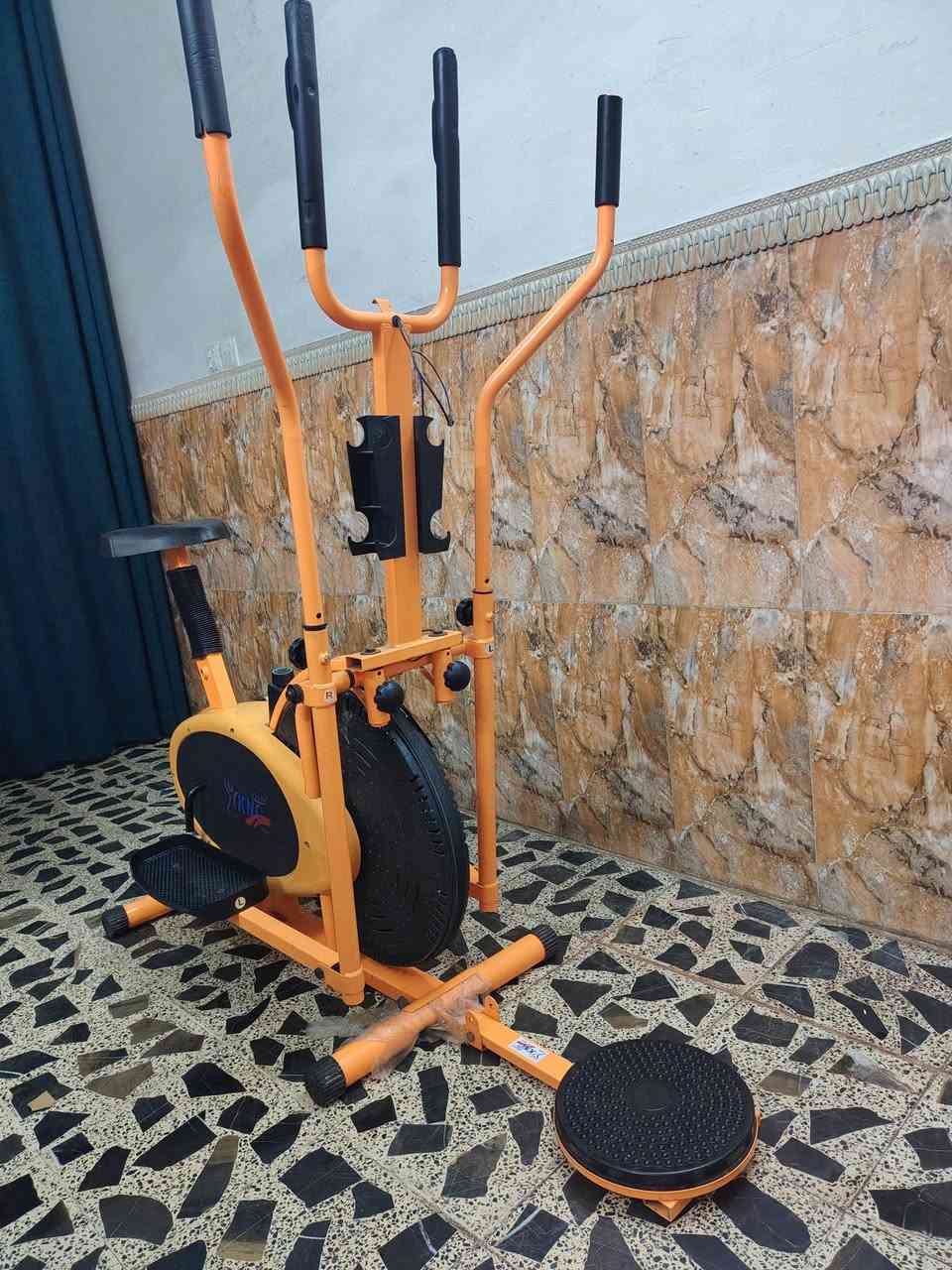 اوربت تراك متعدد التمارين مال باله الاصلي الثقيل باب الاول وشغال كامل بعده بجيسه واقف جالس مع قرص دوار لنحت الخصر ***********
