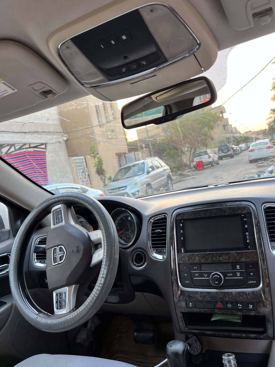 السلام عليكم 
دورنكو ٢٠١١ للبيع رقم بغداد 
السياره ليبل واحد بدون تبديل فقط بيهه صبغات اثر شخوط بدون حادث سياره نظيفه كلش وجهازه من كلشي اي نقص ما بيهه سياره جاهزه 
فول واحد عله واحد عده الفتحه
مكينه كير تبريد كله كفاله 
مكان السياره الكوت مركز مدينه
***********
