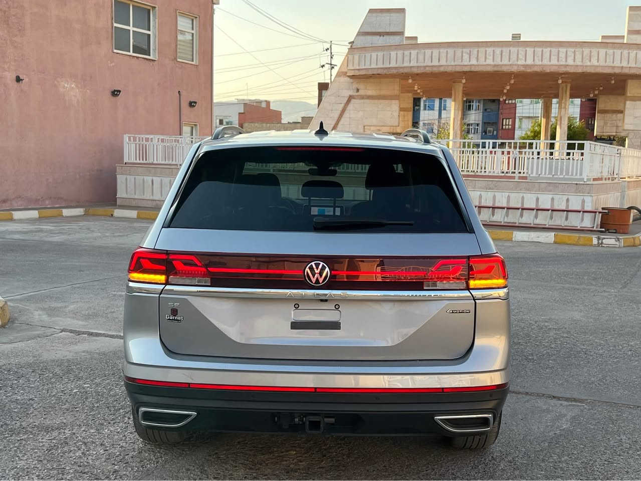 فوكس واكن اتلس 2024 SE AWD
سعر 200$ و بها مجال قليل 
مواصفات 
بصمه 
شاشه كبير 
شاشه الكتروني ( دجتال) 
كشن كهرباي 
كشن جلد 
فور ويل AWD 
بابين بصمه 
فول تحكم 
و بهد مواصفات هوايه 
ضرر:: فقط جملغ صبغ و جملغ كلير امريكي بدون دعم بدون دواخل ارباك ستيرن 
مكان سياره عقره 
رقم موبايل ☎️ *********** 
واتساب      ⬅️ *********** اكر, نينوى
