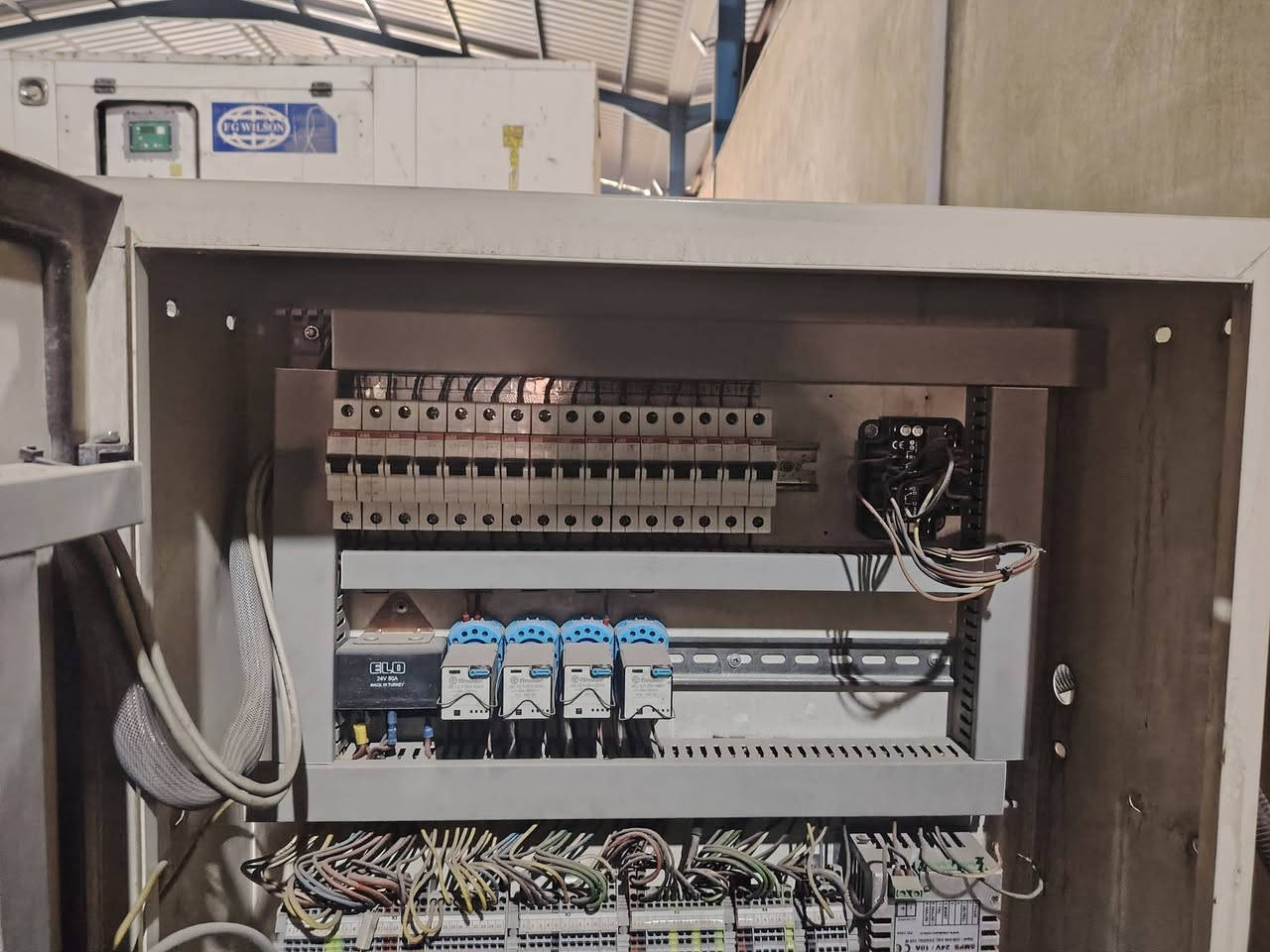 السلام عليكم للبيع بيركنز حجم 4008
            1150 KVA
مولده بحاله الصفر مجدد
للاستفسار الاتصال على الرقم ***********
***********
العنوان موصل
