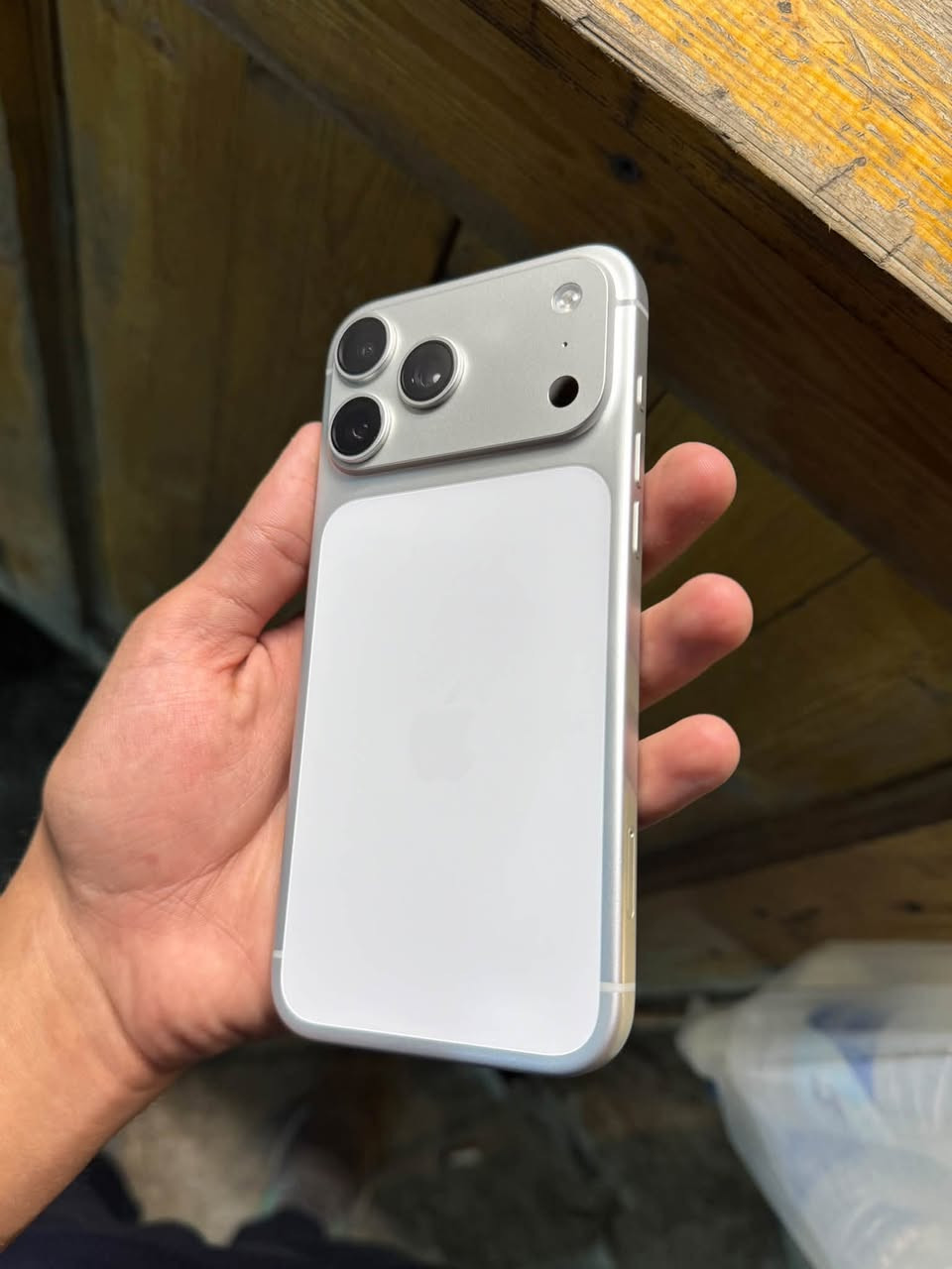 17 Pro Max 
256GB
95%
كامل ملحقات 
1,700,000
***********
***********
الحلة ومتوفر توصيل .
