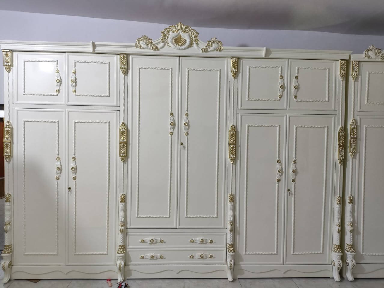 السلام عليكم غرفه نوم حسب الطلب الزبون ملكيه
الغرفه داخل صاج خمسه ملم  الوجه سنديان خمسه ملم 
شغل الغرفه كوله زان مصري ثقيل 
الصبغ حراري مال سيارات 
نشتغل حسب الطلب كل الموديلات التركيه 
نجاره كاضم بابل الحمزه الغربي 
واتساب ***********
