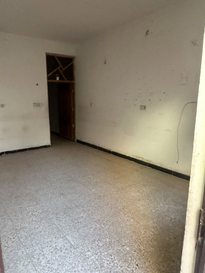 بيت ۱۵۰ متر للبيع في منطقة الامين الثانية
سکينة مقاطعة ۸/۲   
الجوة استقبال وغرفتين. وصالة معيشة ومطبخ وحممات عددثنين.  
حديقة وحمام خارجي 
الطابق الثاني نظام شقق. 
شقتين. 
غرفة وصالة وحمام ومطبخ 

سند زراعي25 نموذج 
اقرار محکمة. 
يصلح استثمار  او عائلة جبيرة 
المنطقة مبلطة مي كهرباء کلة کامل 
مراسلة واتساب حصراً 
*********** 
السعر جداً مناسب 

قابل للتفاوض

