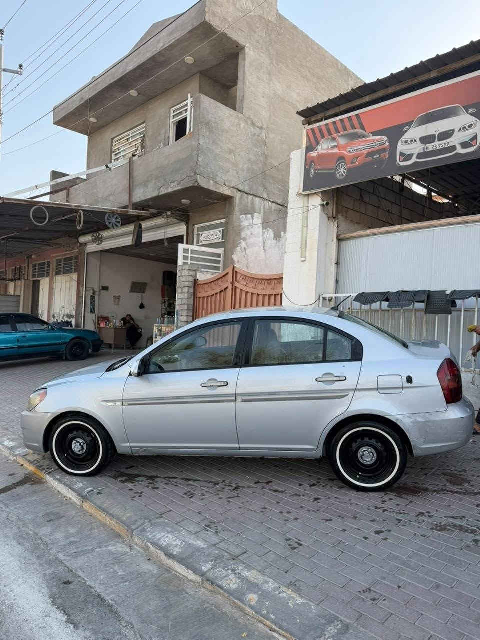 تمام، أضفنا معلومة إن السنوية تازة ولغاية سنة 2028. هذا صار النص النهائي والمرتب للإعلان:
للبيع: سيارة هيونداي إكسنت موديل 2008 (خليجي).

- المحرك: 1600.
- المواصفات:
  - تبريد ثلج.
  - تخم تاير جديد.
  - صدر السيارة جديد بالكامل.
  - بيه خيط تنقيص .
  - مشط بي صوت.
  - صبغ: الجاملغ والبنيد.
  - السنوية  2028، صاحبها بتكريت، والتحويل مباشر.
- السعر: 75 ورقة  بي مجال 
- المكان: سامراء.
- للاستفسار: ***********
