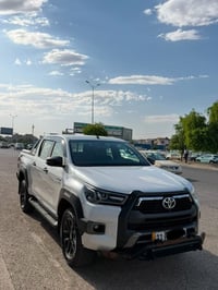 هايلوكس للبيع   ادفانجر موديل ٢٠٢٤   نص فول  محرك 6 سلندر 4.0  ماشيه ٤...