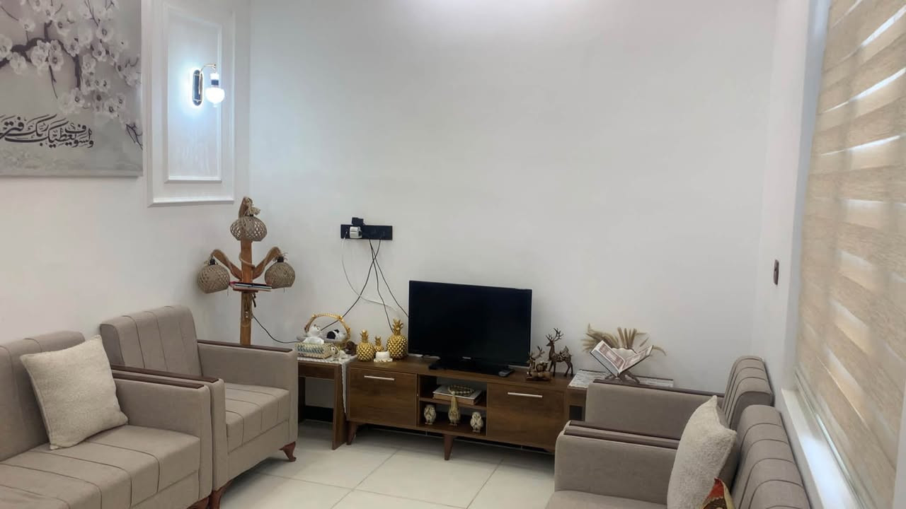 للبيع
بيت 50 متر طابقين جديد 
حي الاطارات بناء حديث درجه اولى
بصف الركن موقع مميز
للاستفسار ***********
