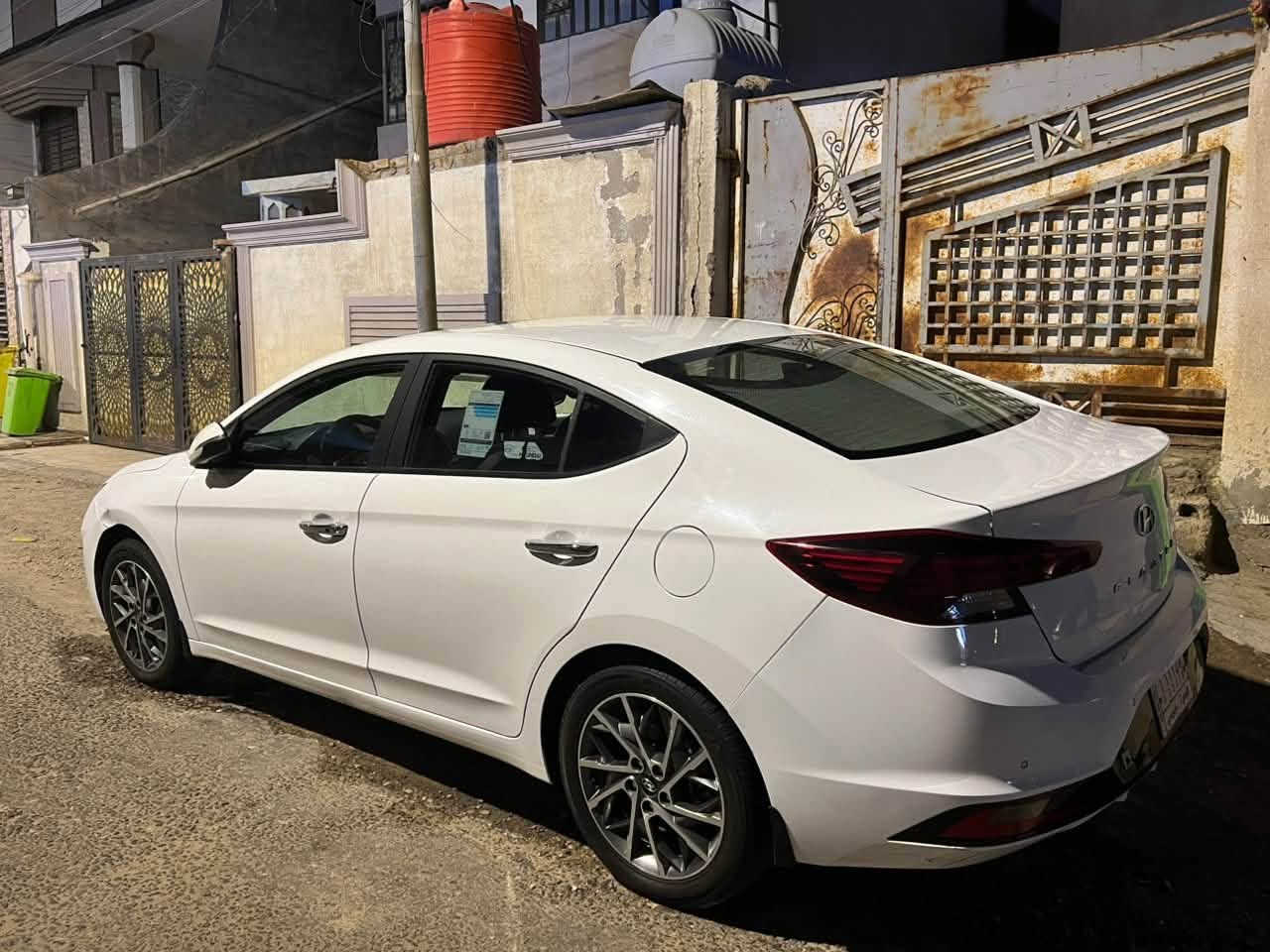 النترا 20 خليجي حره سيارة فول مواصفات  فقط بيها هذا المدكر على طخته وبيها الدوسه صفحه السايق بيها صبغ 
رايدها 158 ورقه مكانها في البصره
وهذا رقمي ***********
