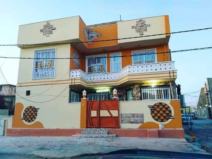 بيت ركن في العروبة الاولى 
الفرع المقابل لجامع العروبة 
كونكريت مسلح
مساحة البناء ١٠٠ متر 
بناء عام. ٢٠١٣
طابقين 
الطابق الارضي يحتوي طارمة وغرفة نوم واستقبال ومطبخ و صالة و صحيات 
الطابق الثاني يحتوي على غرفة نوم عدد ٢ وصحيات
الاتصال على ***********
