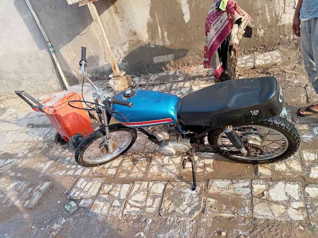 دراجه للبيع بدون مكان نجف حي ميسان السعر ٢٠٠او بيهه مجال قليل رقمي***********
