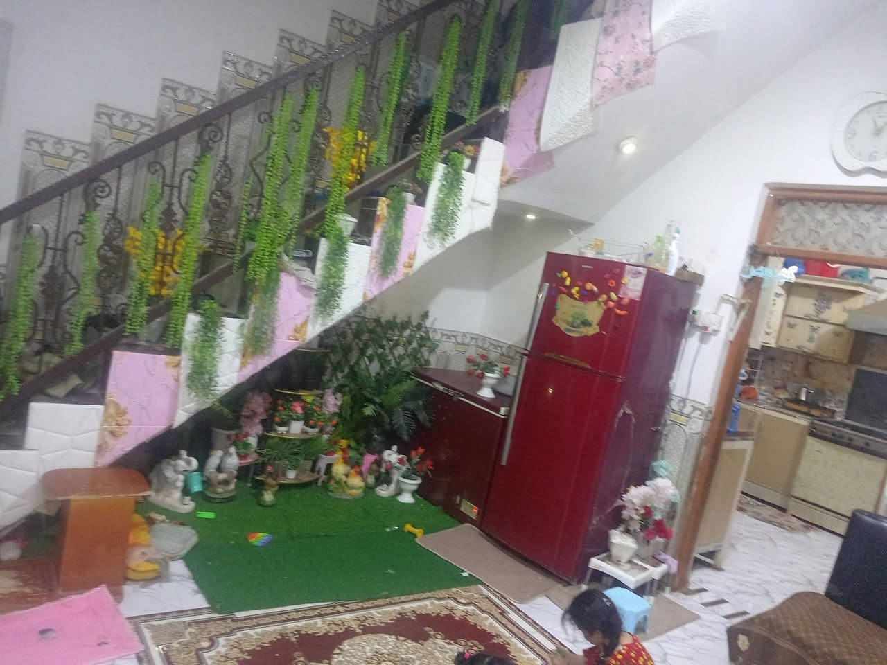 بيت ١٠٠م أمامي صب كونكريت درجة اولى بل مدينه السعر ١١٠وبيه مجال وهاذا الرقم ***********

