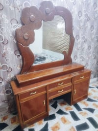 ميز تواليت • صاج • ضخم