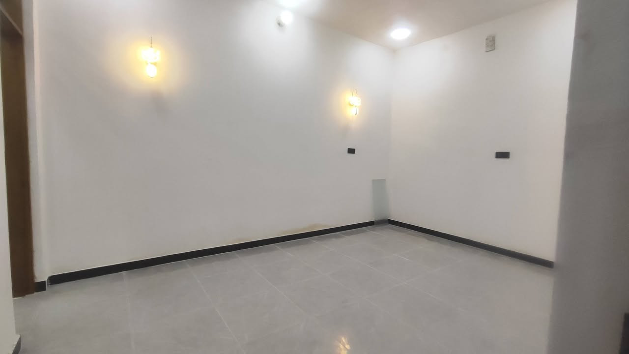 دار للبيع المساحه 100 متر بناء درجه اولى وحديث حي الشيشان الثانيه ظهر شارع 30 مربع رقم الهاتف ***********

