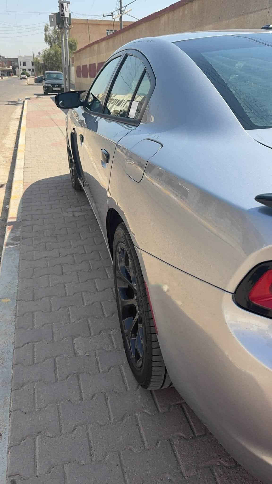 السلام عليكم
السلام عليكم جارجر 2018 خليجي ماشيه ١٠٠ رقم اربيل بدون صبغ بدون تبديل  ‭***********‬

نص مكتوب في الصور:
- ALQAISE