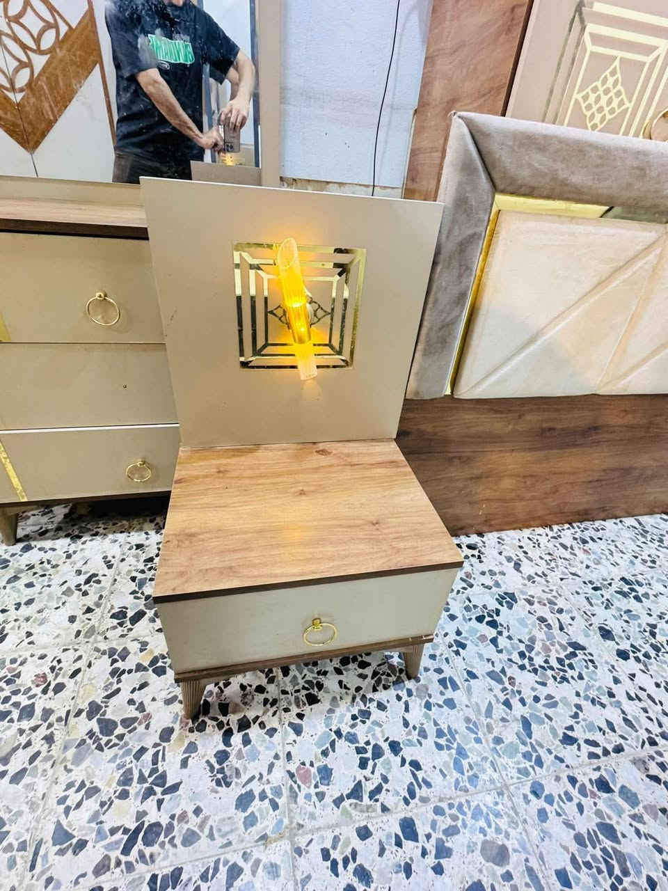 غرفه اخشاب • نضيفه • ٥ قطع