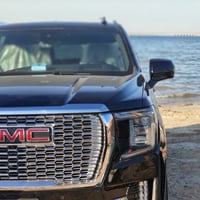 ‏GMC يوكن دينالي 2022  امريكي حادث كلش بسيط خشم البنيد فقط وكارت اصبع ...