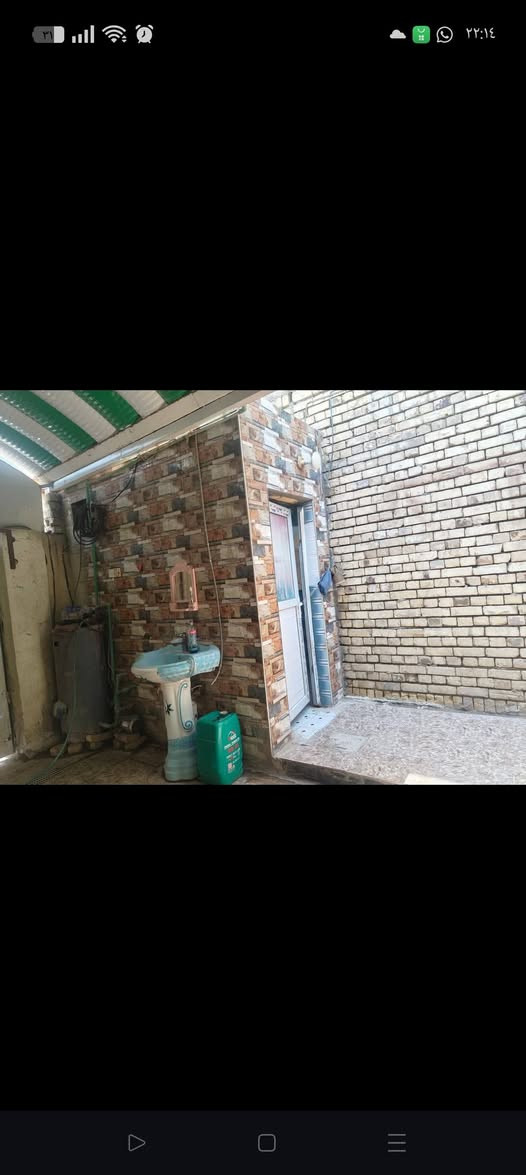 سلام عليكم
بيت طابو مساحته 160 متر  تضحيه على شارع لعام  قرب مدرسة حبيب ابن مظاهر  يتكون من 3غرف وصحيات داخليه وخارجيه  وديوانيه وصاله 
سعر 155 
***********
