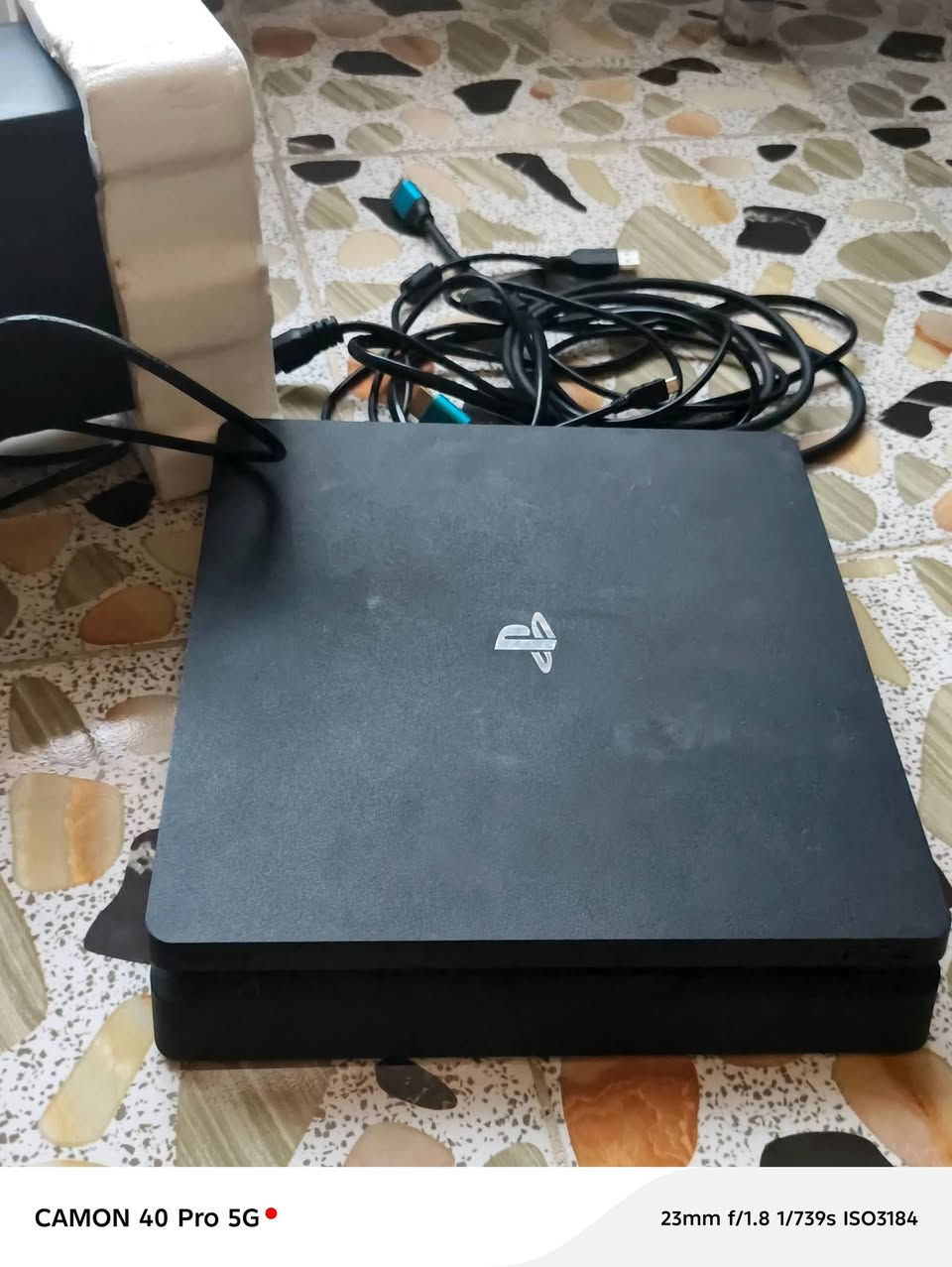 سلام عليكم 
بلي فور نضيف كلش +جوستكات ثنين + ups جديد 
للاستفسار ***********

