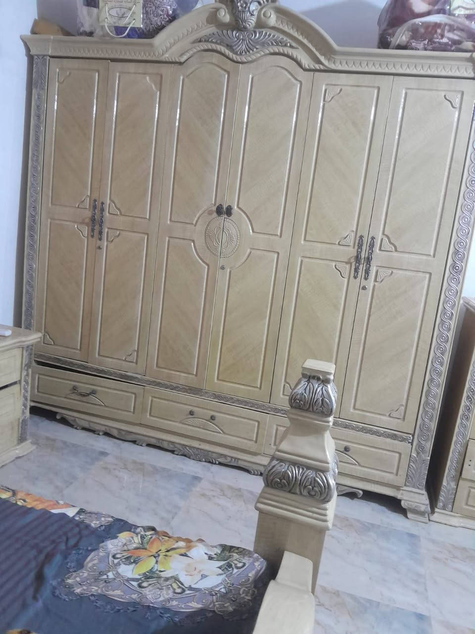 السلام عليكم 
غرفة ماليزية ثقيلة للبيع
السعر ٢٥٠ 
المكان الزعفرانية 
***********
