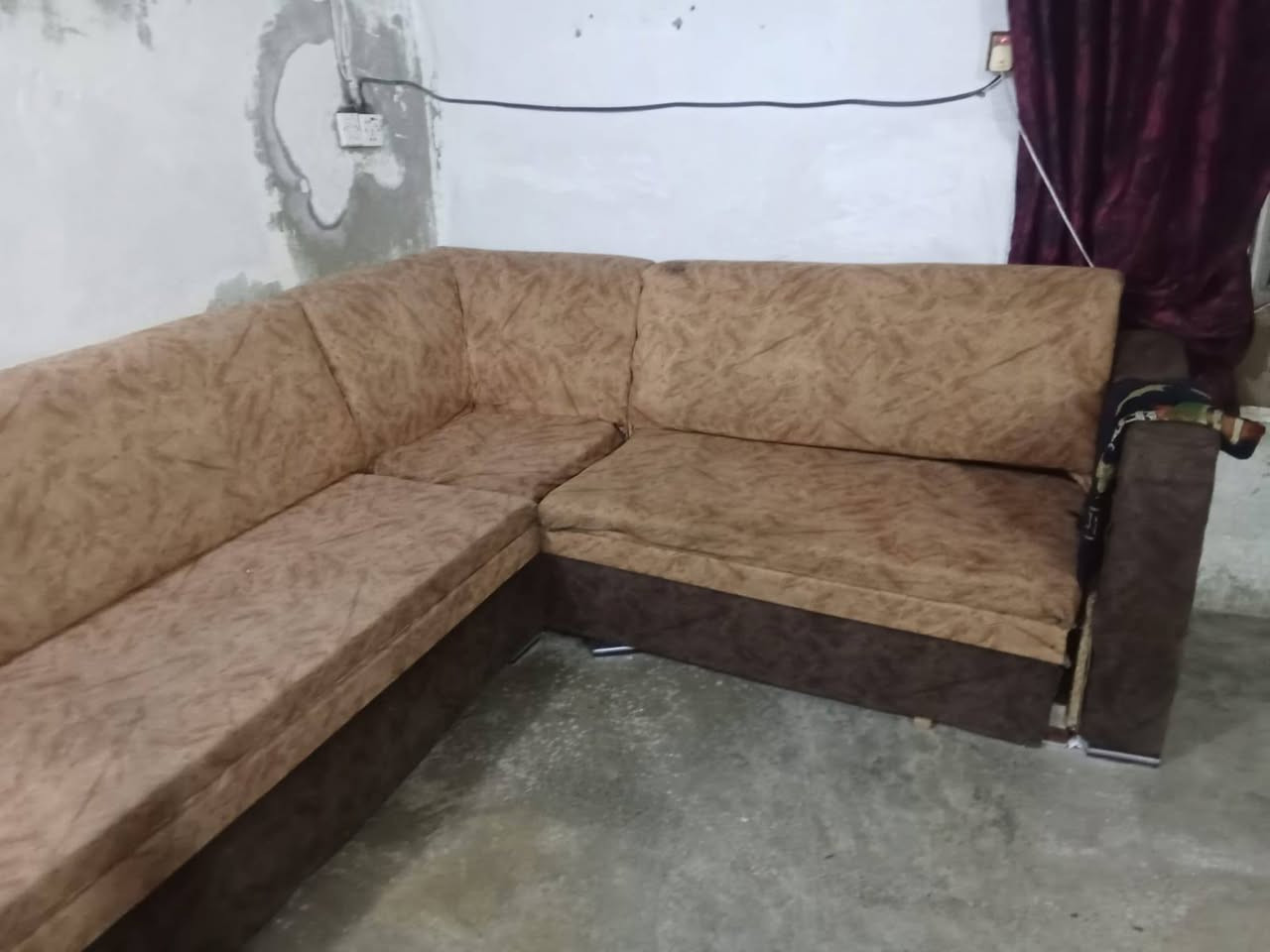 ديوان • خشب • ١٤مقعد