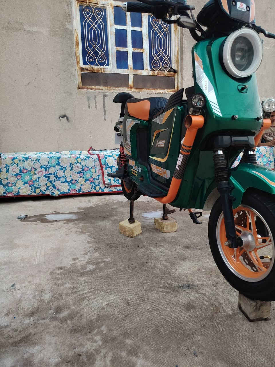 السلام عليكم دراجه للبيع H900 دراجه كهربائيه شغالات بطاريات 23 امبير دراجه موديل 2025 المكان البصره الهارثه السعر 400 وبيها مجال ***********
