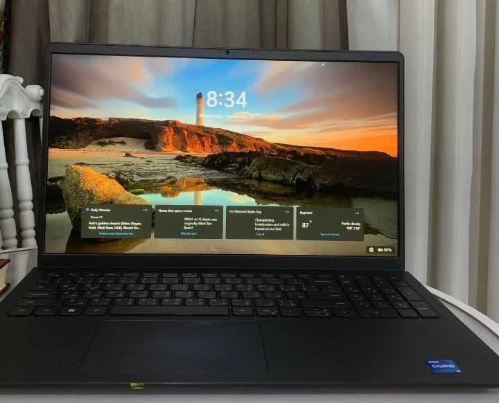 السلام عليكم يتوفر للبيع لابتوب Dell Vostro 3520 بحالة جيدة ونظيف 
🔹 المعالج: Intel Core i5-1235U
🔹 الرام: 8GB RAM
🔹 التخزين: 512GB SSD
🔹 الشاشة: 15.6 إنش
🔹 كرت الشاشة: Shared / مدمج
🔹 النظام: Windows 11
🔹 سريع ومناسب للدراسة والعمل والتصفح وبرامج Office.
🔹 يعطي سرعة جيدة بفتح الجهاز والبرامج بفضل SSD.
🔹 شاشة كبيرة ومريحة للاستخدام
السعر 600 وبيه مجال. 
العنوان بغداد العزالية 
للأستفسار يرجى ارسال رسالة نصية على الرقم :
***********
