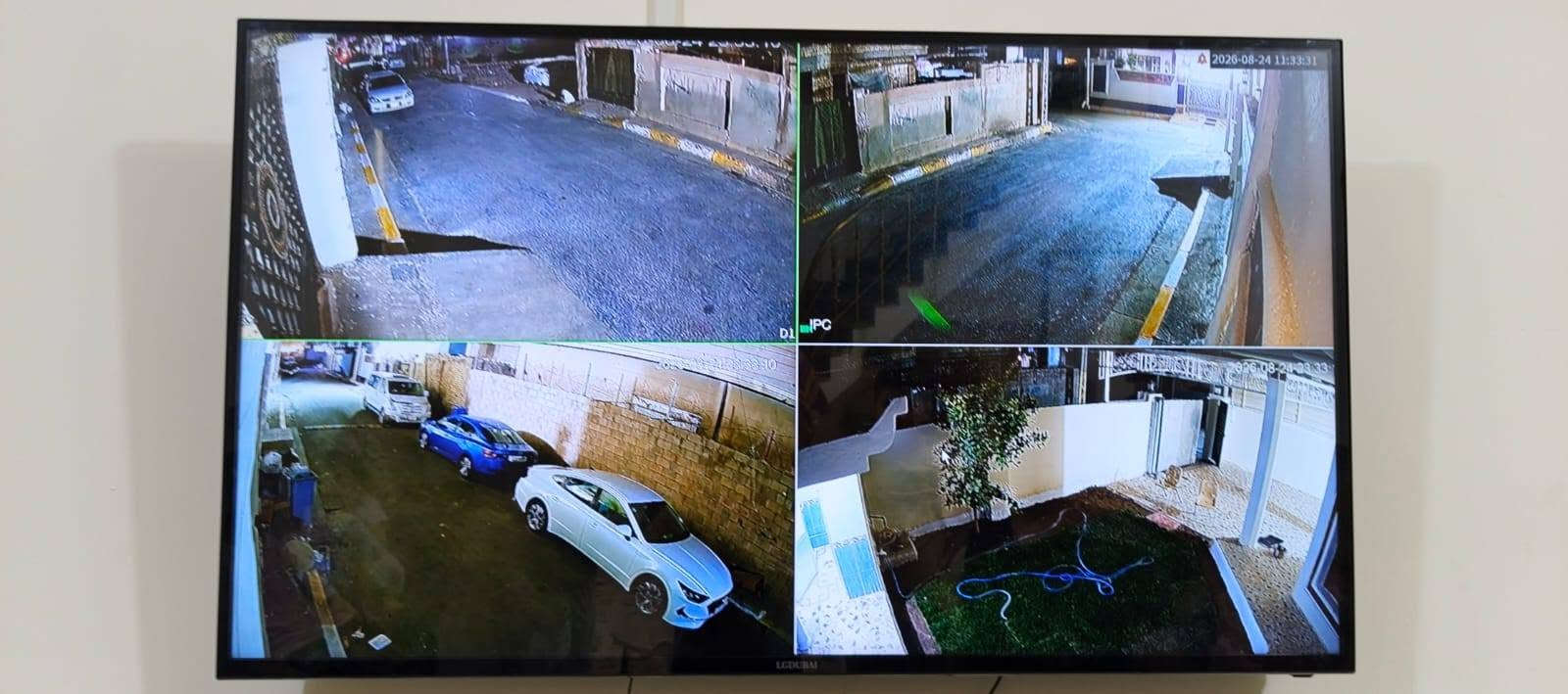 تم تنفيذ وتنصيب منظومة IP متطورة بعدد  4 كاميرات،
موقع #الانبار_الفلوجة حي نزال بيت الاخ ابو امين 
 بتوزيع دقيق  للحصول على أفضل تغطية ووضوح:

🔴  بدقة 4MP

⚡ مميزات المنظومة:
• نظام IP عالي الأداء
• جودة صورة واضحة وعالية الدقة
• تسجيل مستمر عبر NVR
• إمكانية المشاهدة والمتابعة عن بُعد عبر الهاتف
• تركيب احترافي ومنظم
• تغطية مناسبة لمختلف المواقع والاحتياجات الأمنية

🔐 دهوى ضمان سنة  — حماية أوضح، أمان أفضل

📞 للاستفسار والحجز:
***********
***********
المهندس : مازن ابو اسامه 
#كاميرات_المراقبة #دهوى_IP

نص مكتوب في الصور:
- 2026-08-24 11:33:40
- 2026-08-24 11:33:50
- PC