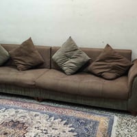 ديوان 10 مقعد للبيع المكان بغداد حي اور الرقم 07702890129 السعر ٣٠٠