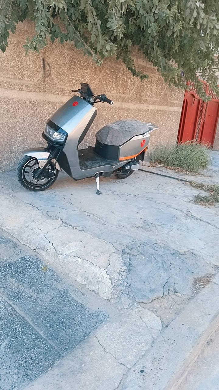 السلام عليكم دراجه شحن للبيع  ٦بطاريات نضام بارك نضام استان ونظام، R  نضيفه سعر 800وبيهه مجال ***********
